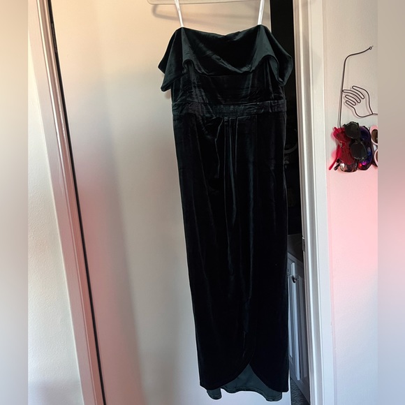 Lulu “I’m Enchanted” emerald green maxi dress - Picture 2 of 5